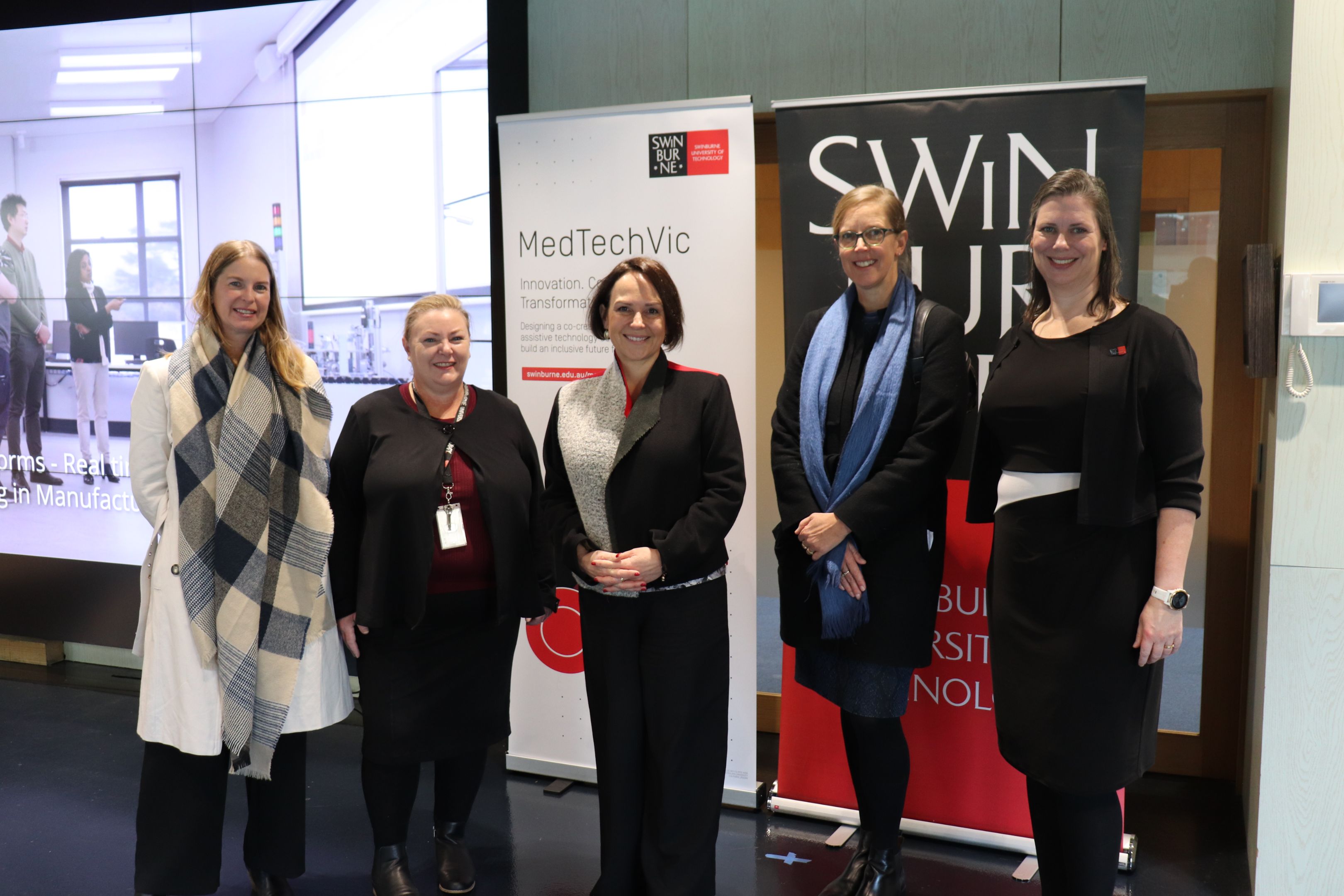 minister-jaala-pulford-visits-swinburnes-factory-of-the-future-4.JPG