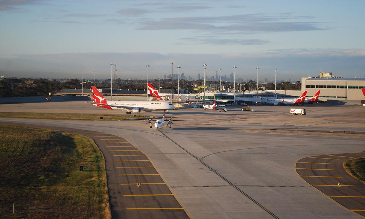 澳洲航空公司飞机在墨尔本机场的停机坪上2022卡塔尔世界杯预测