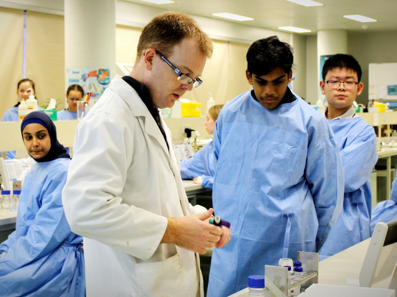 Students participating in the Swinburne Science Experience