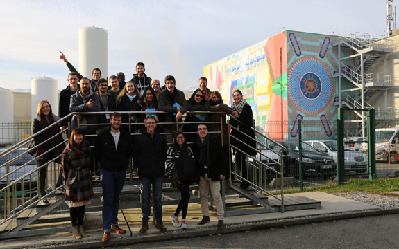 四个全球学生团队和支持在欧洲核子研究中心的学者