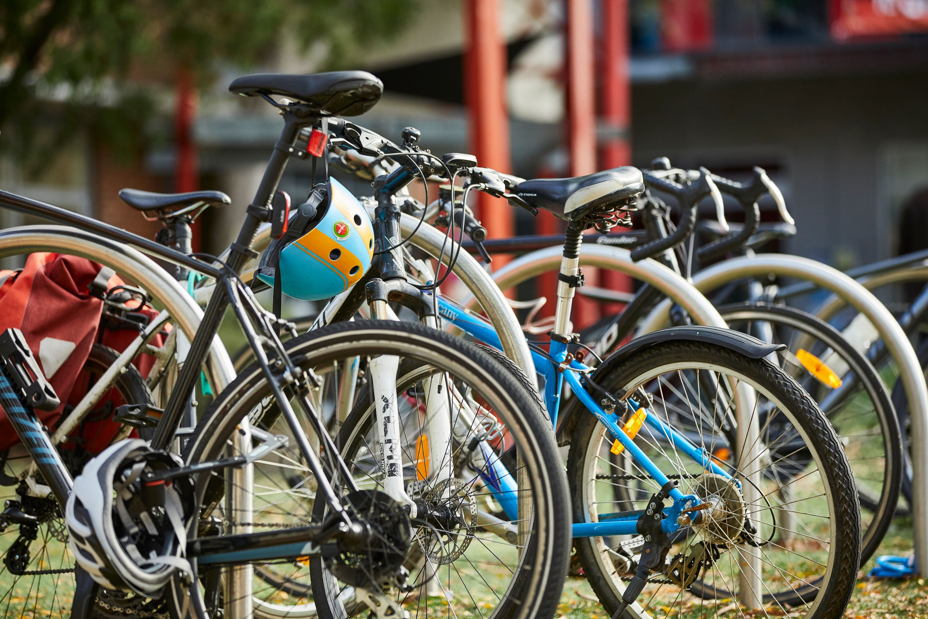 自行车安全锁在Hawthorn校园自行车停车场
