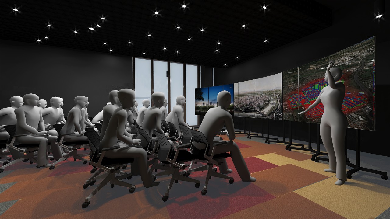 计算机生成图像显示一大办公空间与众多人坐在办公椅面临一个人站在他们面前的是谁指着各种城市天际轮廓线三大屏幕上显示的图像。