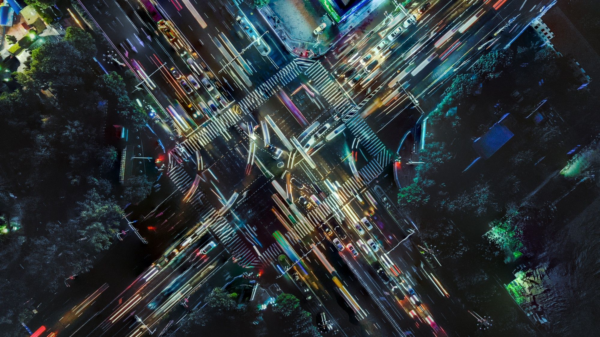 城市十字路口的无人机视图