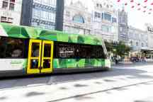 墨尔本有轨电车穿过街道2022卡塔尔世界杯预测